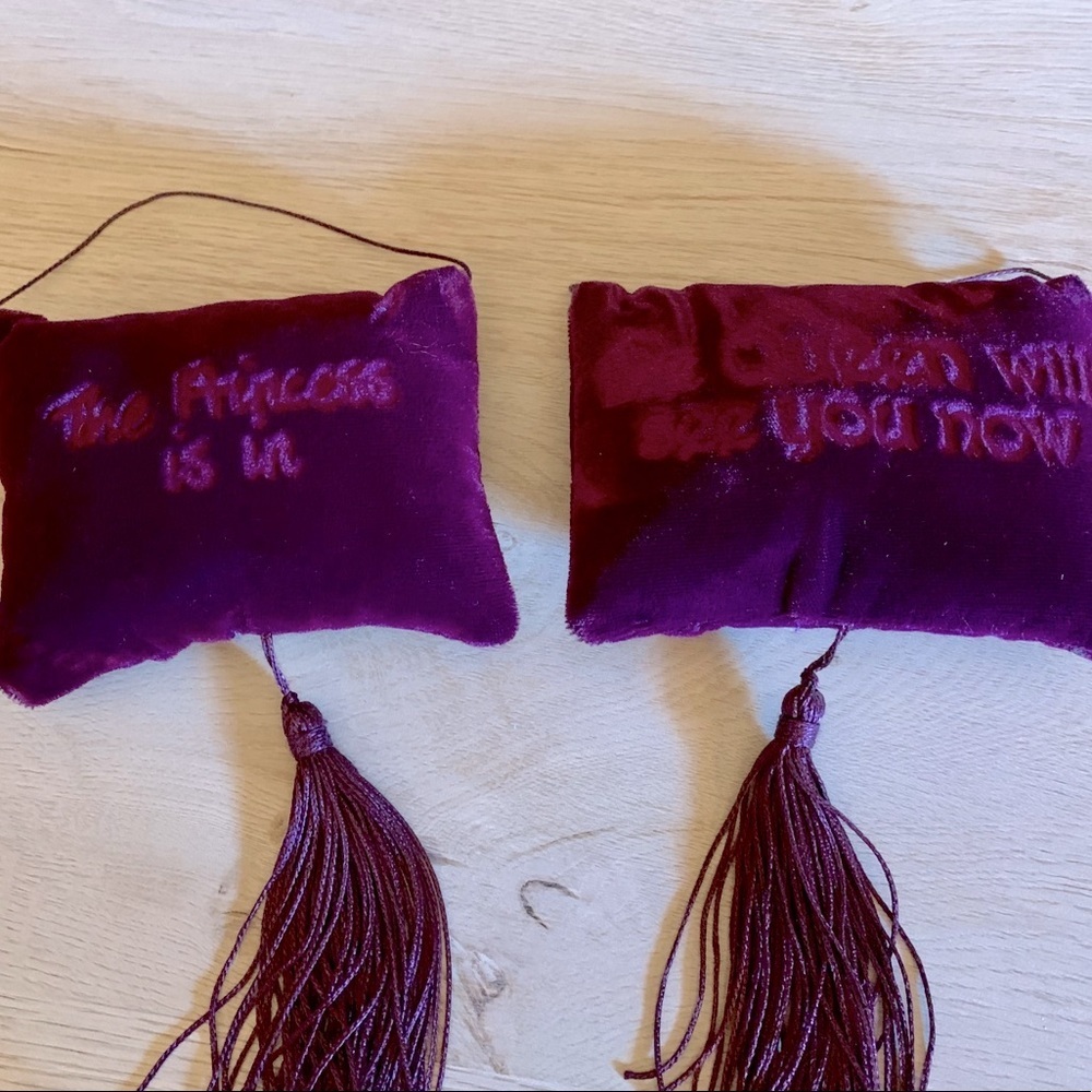 2 Door Hanging pillows “Princess” and “Queen”